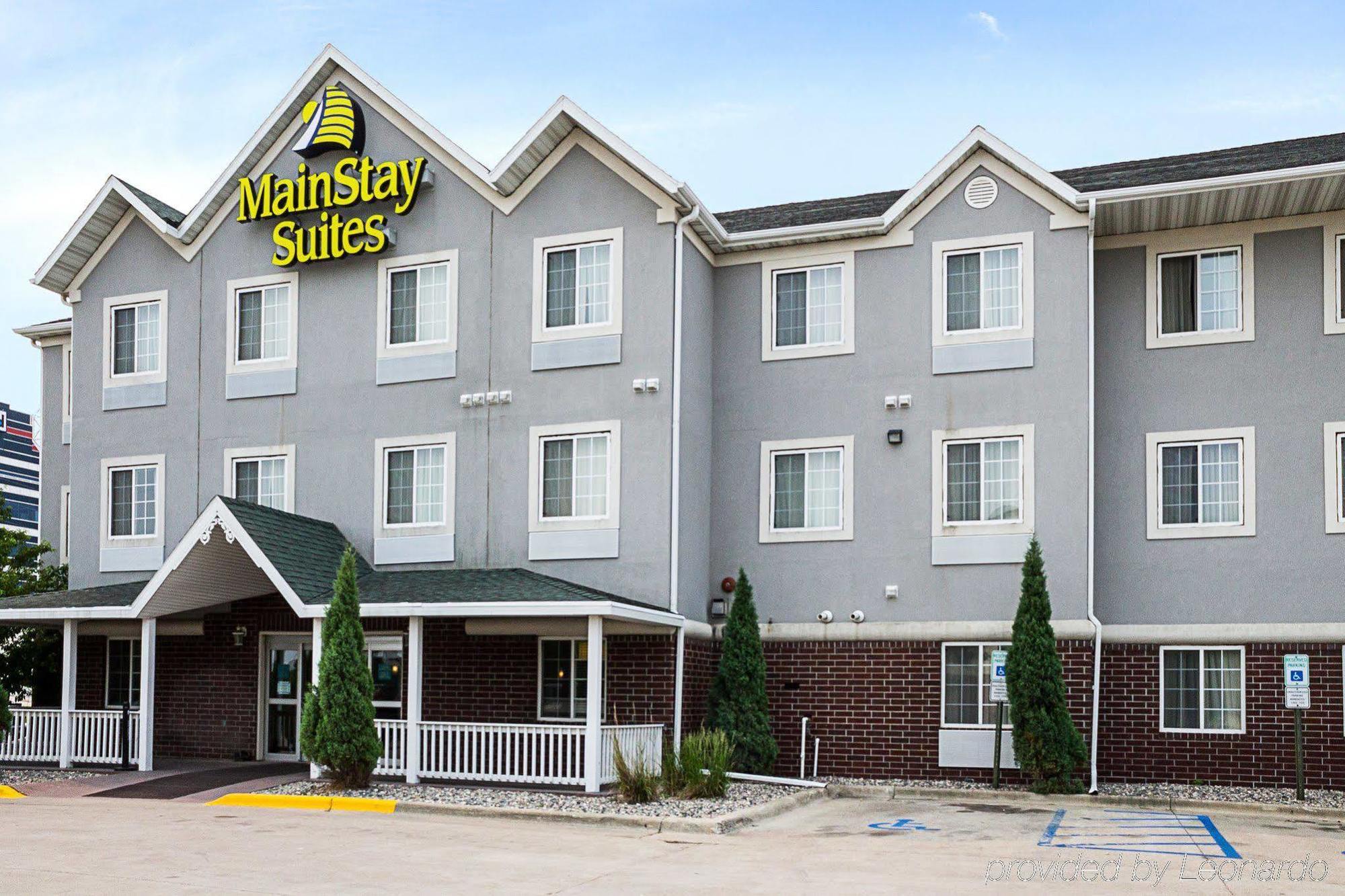 เมนสเตย์ สวีท ฟาร์โก Hotel ภายนอก รูปภาพ